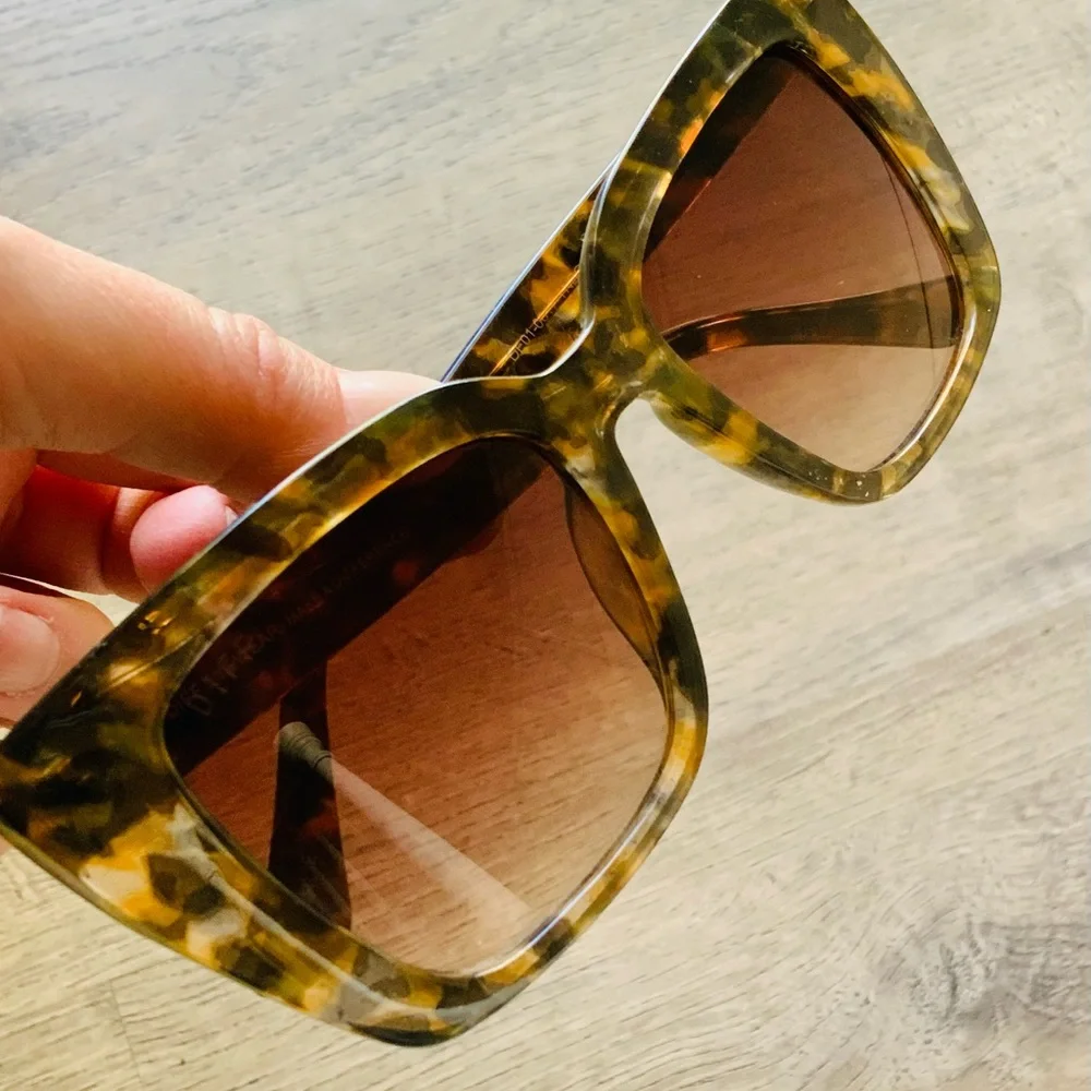 Diff Eyewear Leopard Print Sunglasses w/ Gucci Case